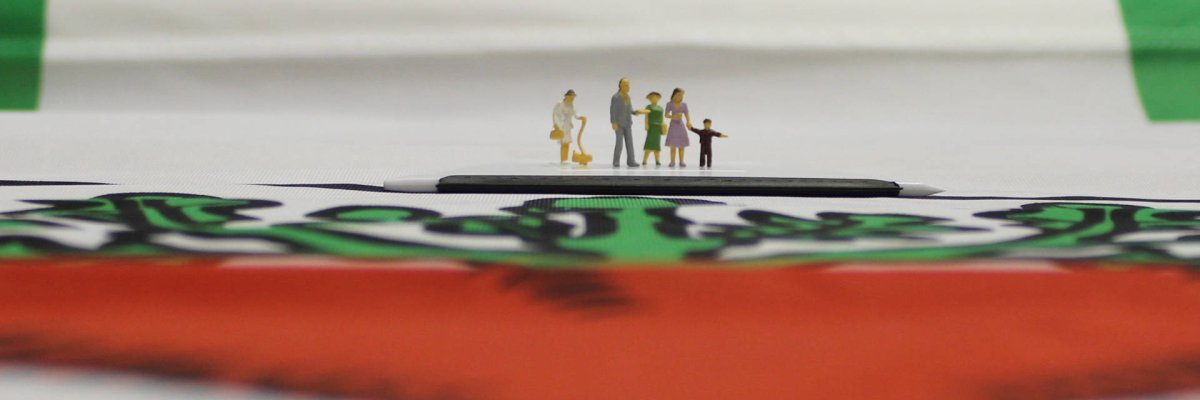 Headerbild Wappen liegend mit kleinen Figuren