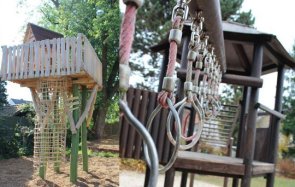 Spielplatz-Kletterturm