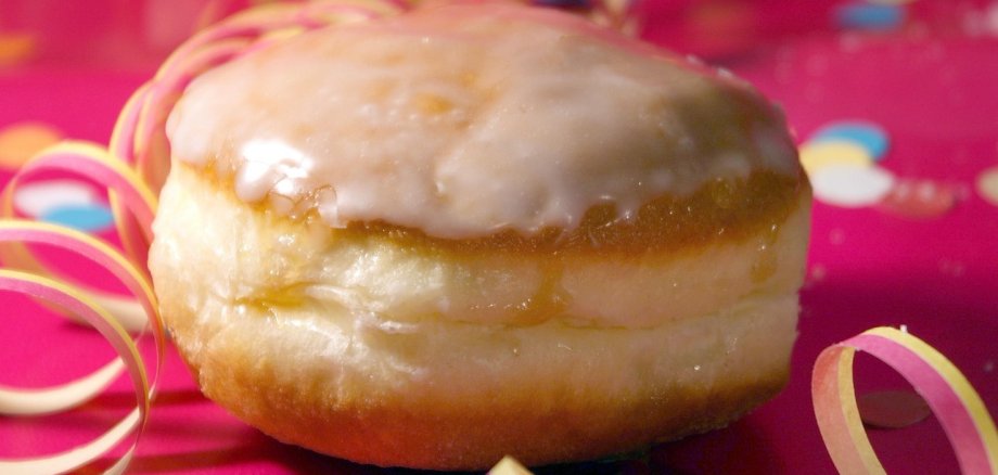 Kreppel mit Luftschlangen