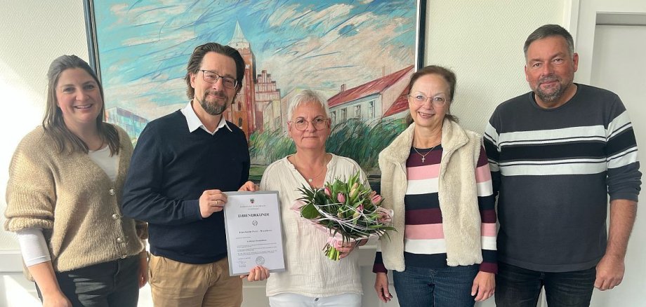 Gruppenfoto zum 25-jährigen Dienstjubiläum | Überreichung der Jubiläumsurkunde