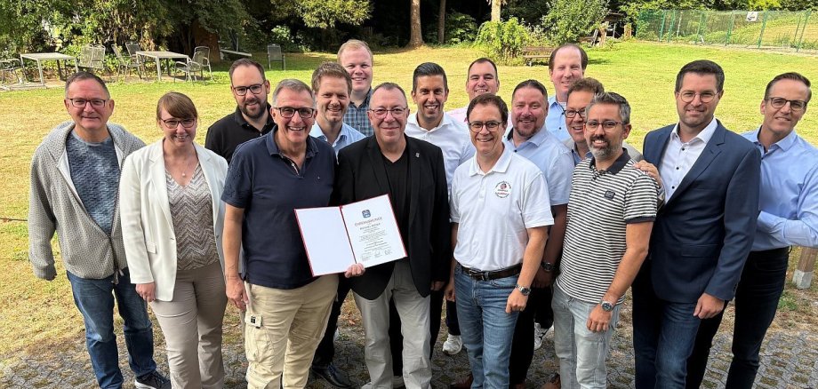 Obertshausens Erster Stadtrat Michael Möser wurde vom HSGB-Kreisvorsitzenden Steffen Ball für 10-jähriges hauptamtliches Wirken geehrt.