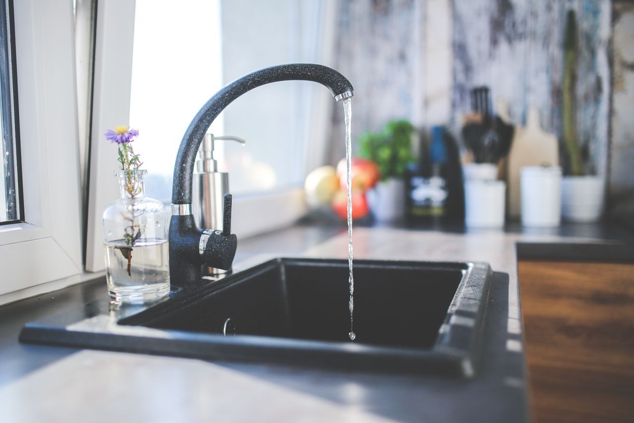 Wasserhahn in der Küche