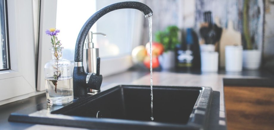 Wasserhahn in der Küche