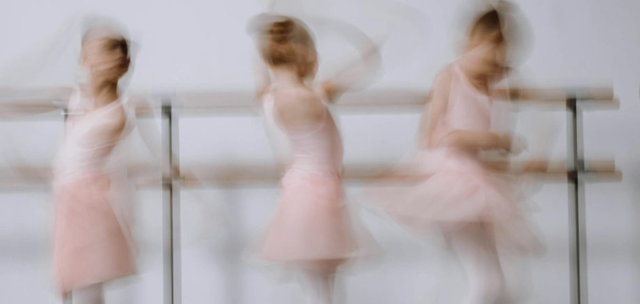 Junge Balletttänzerinnen unscharf