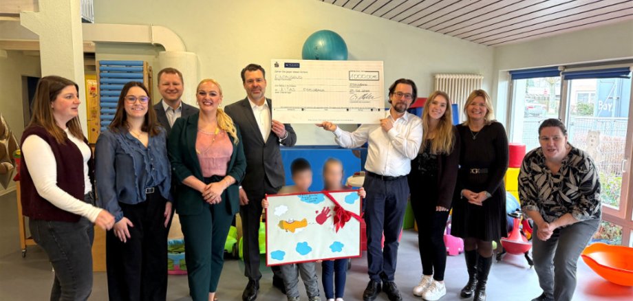 Übergabe der Spende von Röder Präzision an der Kita Bayerseich