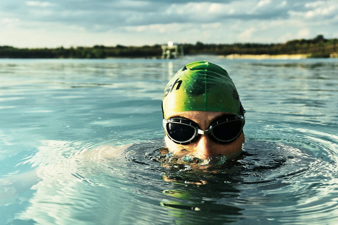 Schwimmer im See